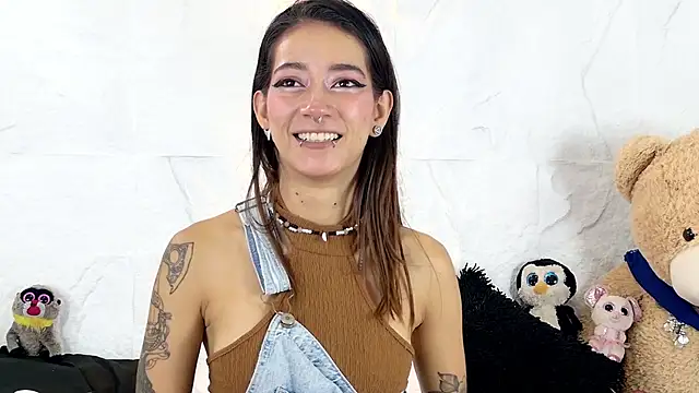 Snapshot of zorravioletta1 chatting on 10/20/25, 01:11 zorravioletta1 online show from 10/20/25, 01:11