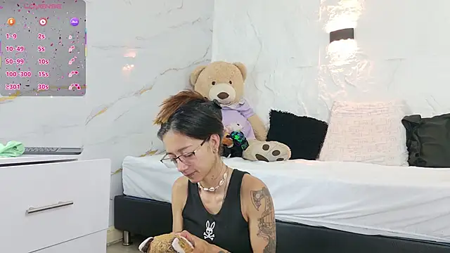 Snapshot of zorravioletta1 chatting on 01/08/26, 11:49 zorravioletta1 online show from 01/08/26, 11:49