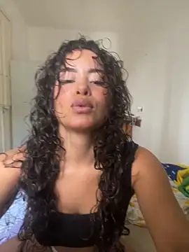 Snapshot of Marie_Rose chatting on 10/04/25, 06:20 Marie Rose online show from 10/04/25, 06:20