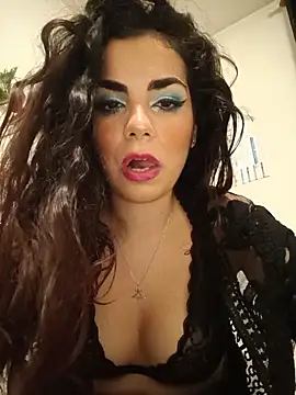 Snapshot of Saturnia_Yvonne chatting on 01/01/25, 11:18 Saturnia Yvonne online show from 01/01/25, 11:18