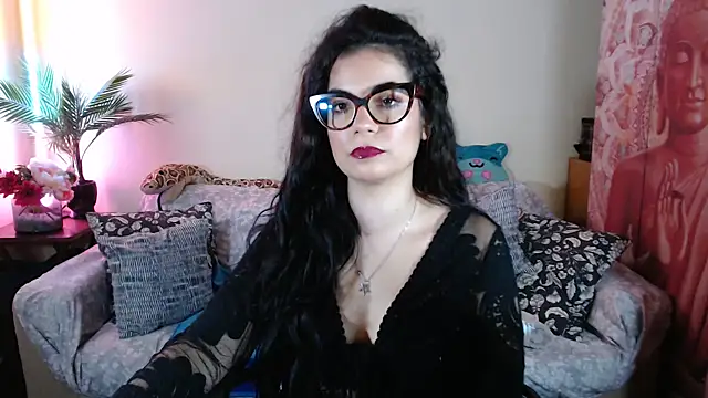 Snapshot of Saturnia_Yvonne chatting on 09/26/25, 04:47 Saturnia Yvonne online show from 09/26/25, 04:47