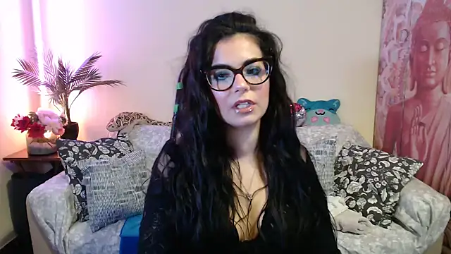 Snapshot of Saturnia_Yvonne chatting on 09/27/25, 02:01 Saturnia Yvonne online show from 09/27/25, 02:01