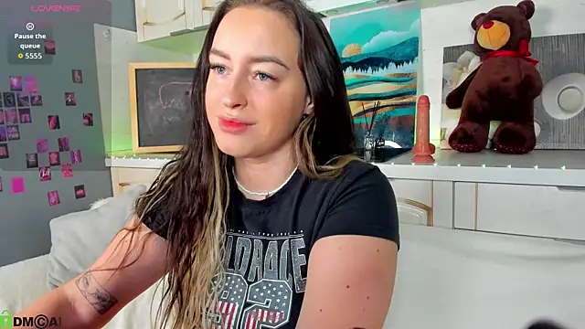 Kruela Eva online show from 11/21/25, 11:15