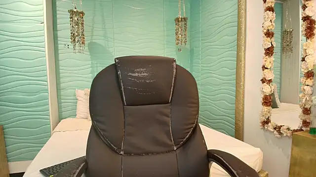 cherry chel online show from 04/13/26, 08:35