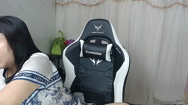 MiMi 0293 online show from 10/27/25, 08:04