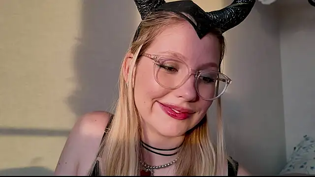 Snapshot of HoneyAudrey chatting on 11/01/25, 02:07 HoneyAudrey online show from 11/01/25, 02:07