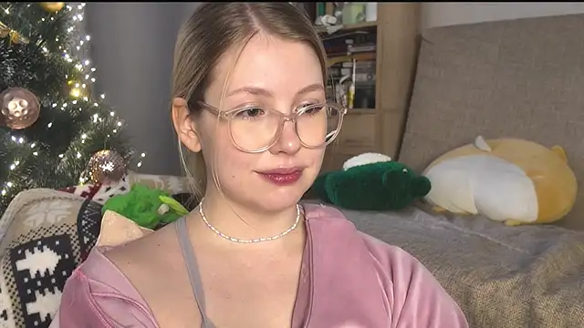 HoneyAudrey online show from 12/19/25, 03:10