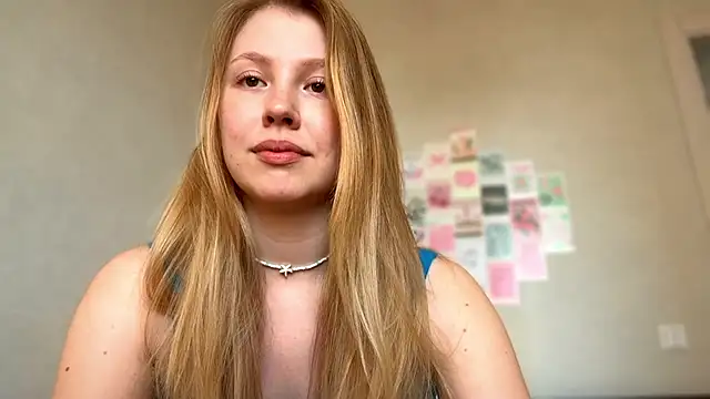 Snapshot of HoneyAudrey chatting on 05/28/26, 02:41 HoneyAudrey online show from 05/28/26, 02:41