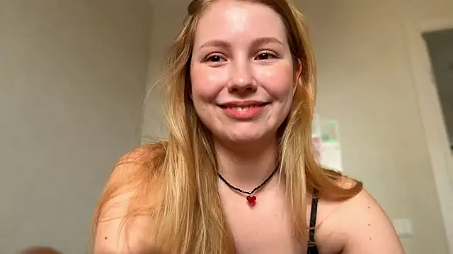 Snapshot of HoneyAudrey chatting on 05/22/26, 02:31 HoneyAudrey online show from 05/22/26, 02:31