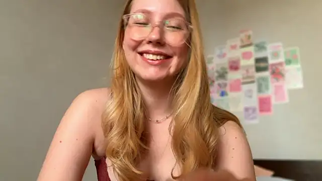 Snapshot of HoneyAudrey chatting on 05/21/26, 02:31 HoneyAudrey online show from 05/21/26, 02:31