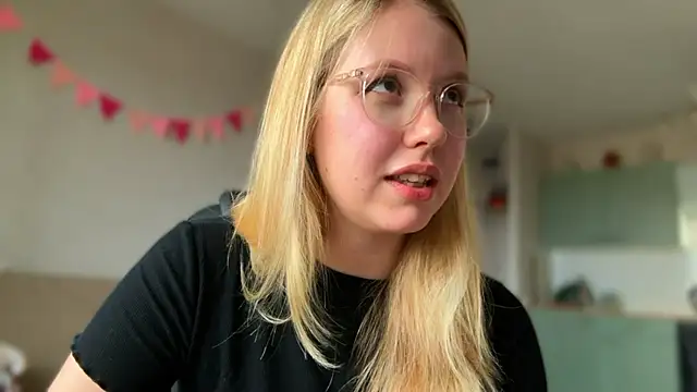 Snapshot of HoneyAudrey chatting on 10/23/25, 03:27 HoneyAudrey online show from 10/23/25, 03:27