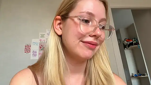 Snapshot of HoneyAudrey chatting on 09/11/25, 02:22 HoneyAudrey online show from 09/11/25, 02:22
