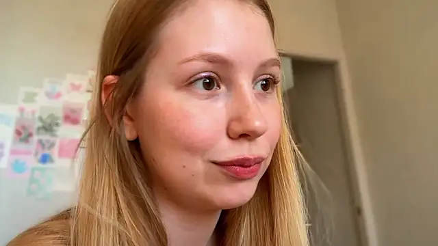 Snapshot of HoneyAudrey chatting on 06/01/26, 02:45 HoneyAudrey online show from 06/01/26, 02:45