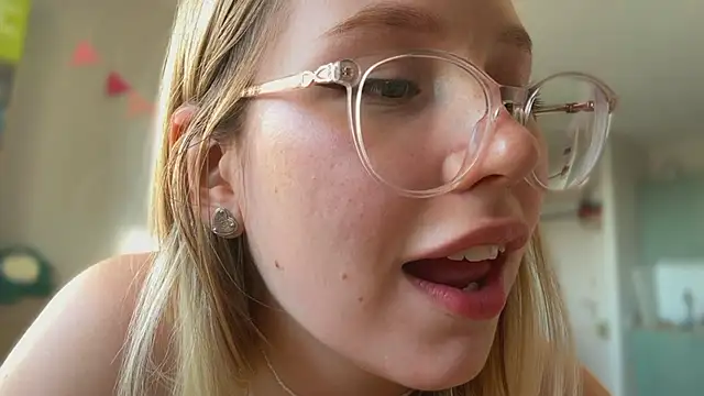 Snapshot of HoneyAudrey chatting on 10/14/25, 03:18 HoneyAudrey online show from 10/14/25, 03:18