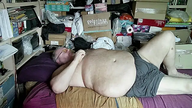 hadeszeuss2 online show from 10/26/25, 02:39