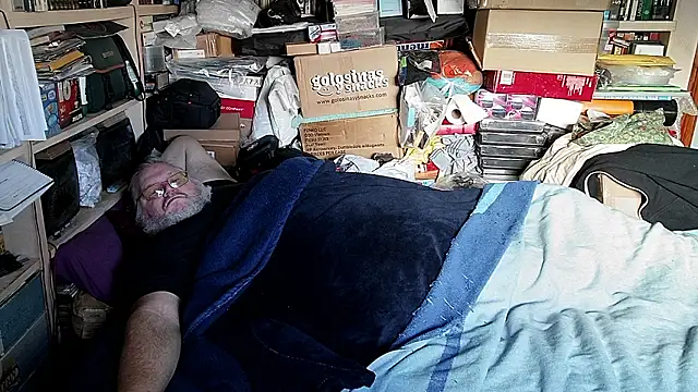 hadeszeuss2 online show from 01/12/26, 02:57