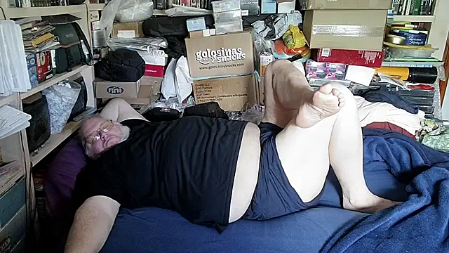 hadeszeuss2 online show from 04/17/26, 01:14