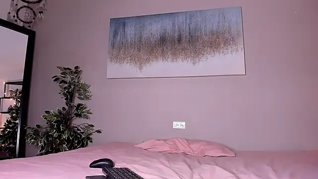 Snapshot of _LittleLia chatting on 02/14/25, 04:41 LittleLia online show from 02/14/25, 04:41