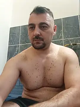 Snapshot of Mirkoxxx@xh chatting on 06/08/26, 05:35 Mirkoxxxxh online show from 06/08/26, 05:35