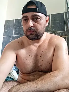 Snapshot of Mirkoxxx@xh chatting on 07/03/26, 08:32 Mirkoxxxxh online show from 07/03/26, 08:32