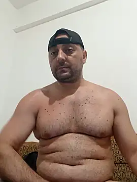 Snapshot of Mirkoxxx@xh chatting on 06/24/26, 07:11 Mirkoxxxxh online show from 06/24/26, 07:11