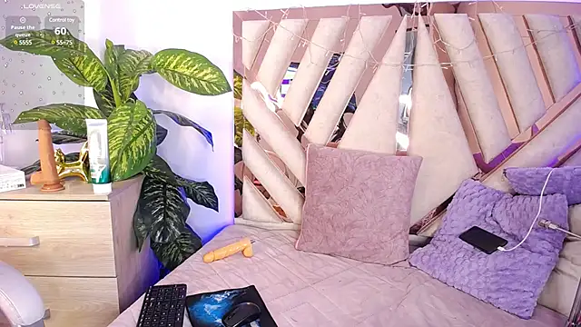 Camille jhonson online show from 03/18/25, 04:39