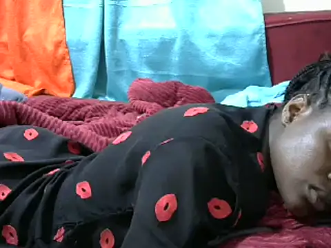 Snapshot of Creamy_dolly chatting on 01/07/25, 03:35 Creamy dolly online show from 01/07/25, 03:35