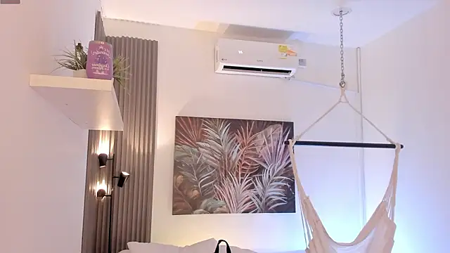 Snapshot of emma_alice_ chatting on 02/18/26, 10:44 emma alice online show from 02/18/26, 10:44