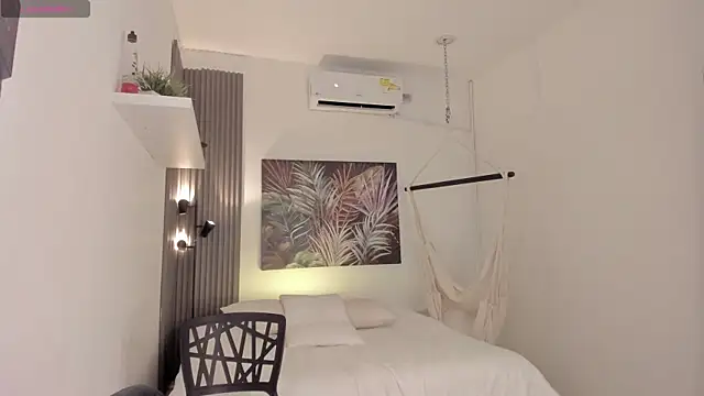 Snapshot of emma_alice_ chatting on 01/14/26, 10:19 emma alice online show from 01/14/26, 10:19