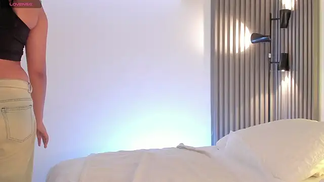 emma alice  online show from 11/25/25, 12:16