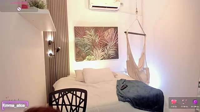 Snapshot of emma_alice_ chatting on 01/12/26, 10:44 emma alice online show from 01/12/26, 10:44