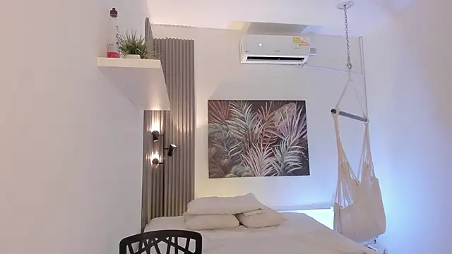 Snapshot of emma_alice_ chatting on 02/05/26, 11:06 emma alice online show from 02/05/26, 11:06