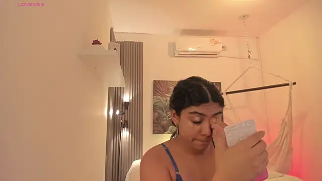 emma alice  online show from 11/18/25, 12:08