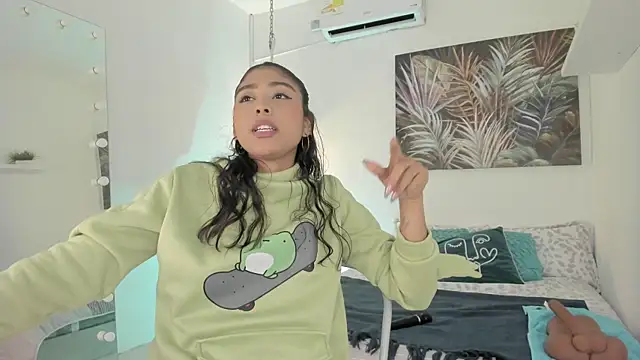 emma alice  online show from 03/13/25, 03:17