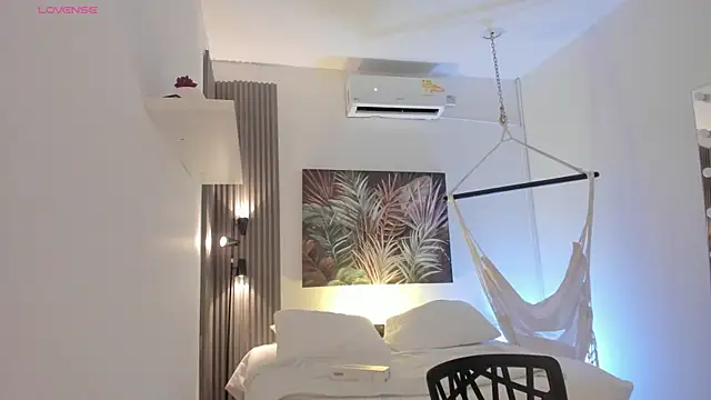 emma alice  online show from 11/28/25, 12:16