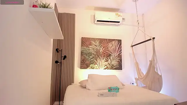 Snapshot of emma_alice_ chatting on 01/07/26, 10:31 emma alice online show from 01/07/26, 10:31