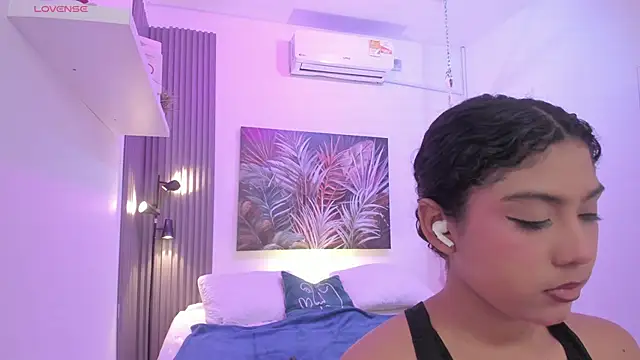 emma alice  online show from 10/28/25, 12:04