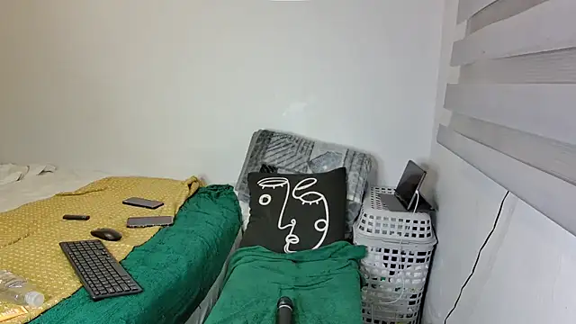 NaughtyKelly28 online show from 04/14/26, 09:20