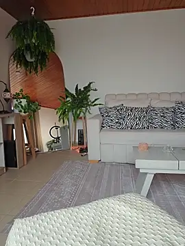 Karen San Miguel online show from 04/15/26, 09:04