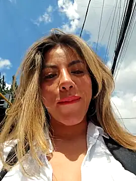 Karen San Miguel online show from 11/11/25, 06:25