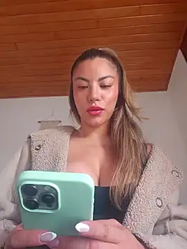 Karen San Miguel online show from 10/28/25, 07:35