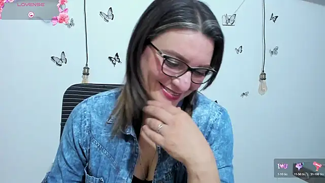 Amie Adams82  online show from 12/03/25, 03:44