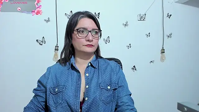 Amie Adams82  online show from 12/15/25, 03:40