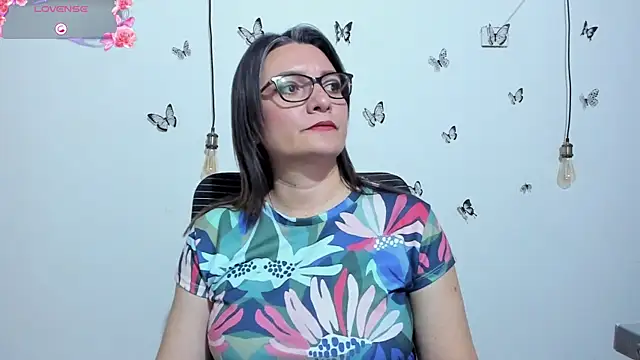 Amie Adams82  online show from 12/19/25, 04:20