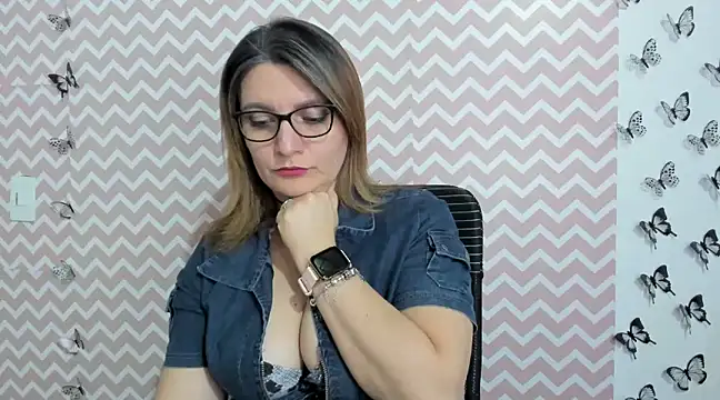 Amie Adams82  online show from 02/11/25, 08:31