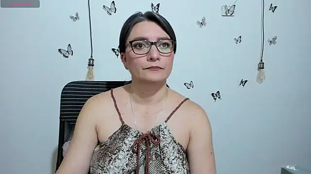 Amie Adams82  online show from 11/13/25, 04:00