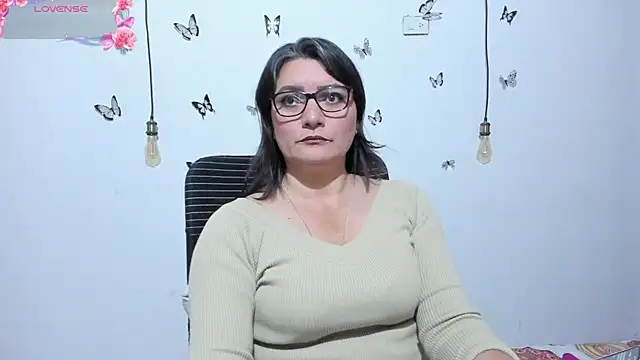 Snapshot of Amie_Adams82_ chatting on 04/20/26, 02:51 Amie Adams82 online show from 04/20/26, 02:51