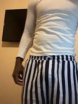Snapshot of BiggieSmxll chatting on 06/18/26, 04:22 BiggieSmxll online show from 06/18/26, 04:22