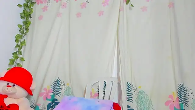 Snapshot of Dear_anne chatting on 10/22/25, 09:35 Dear anne online show from 10/22/25, 09:35