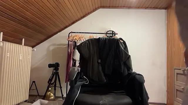 JeSuisUnTapin online show from 09/11/25, 06:30